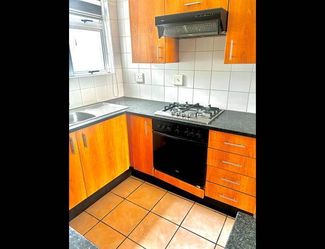2 BEDROOM APARTMENT FOR SALE IN BRYANSTON